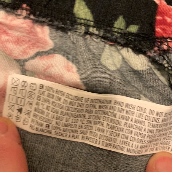 Forever 21 gently worn floral print cross front flutter sleeve romper - Picture 6 of 6